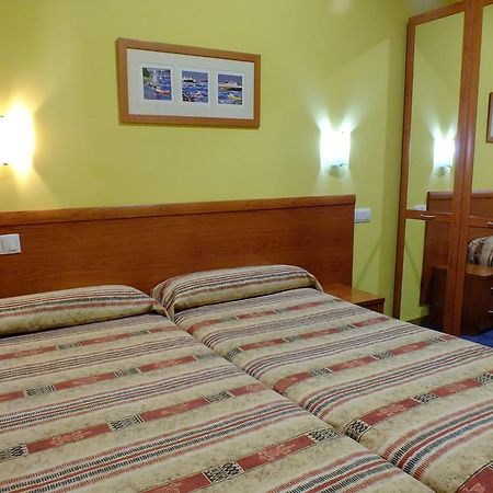 Hostal Los Claveles Torrejón de Ardoz Dış mekan fotoğraf