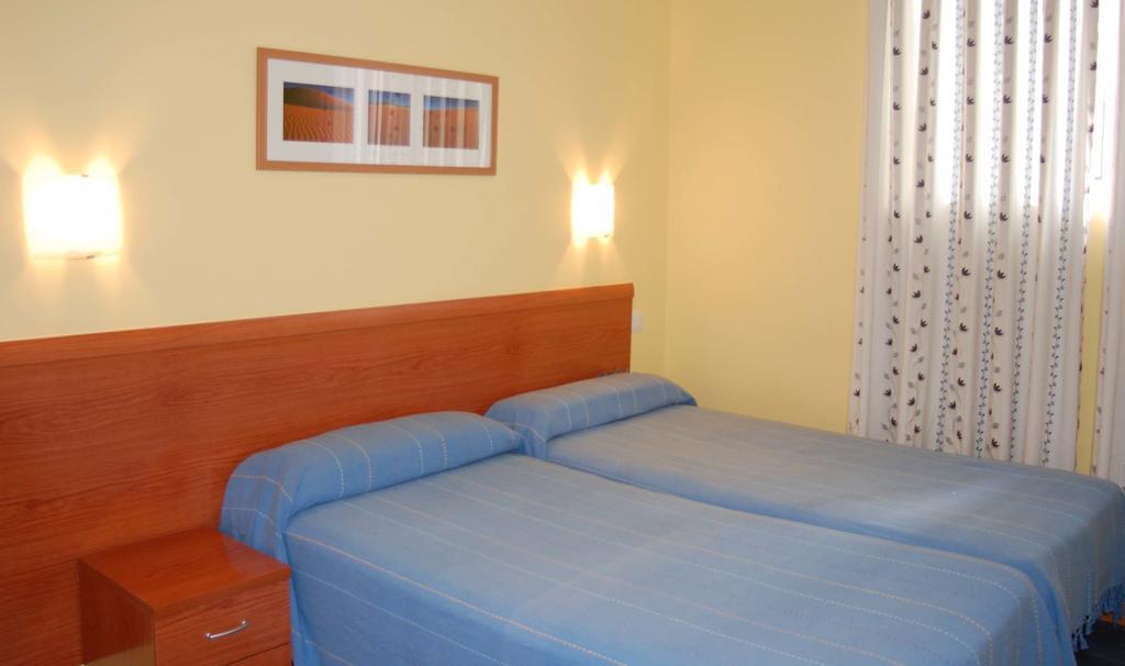 Hostal Los Claveles Torrejón de Ardoz Dış mekan fotoğraf