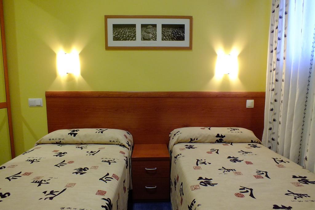 Hostal Los Claveles Torrejón de Ardoz Dış mekan fotoğraf