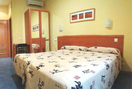 Hostal Los Claveles Torrejón de Ardoz Oda fotoğraf